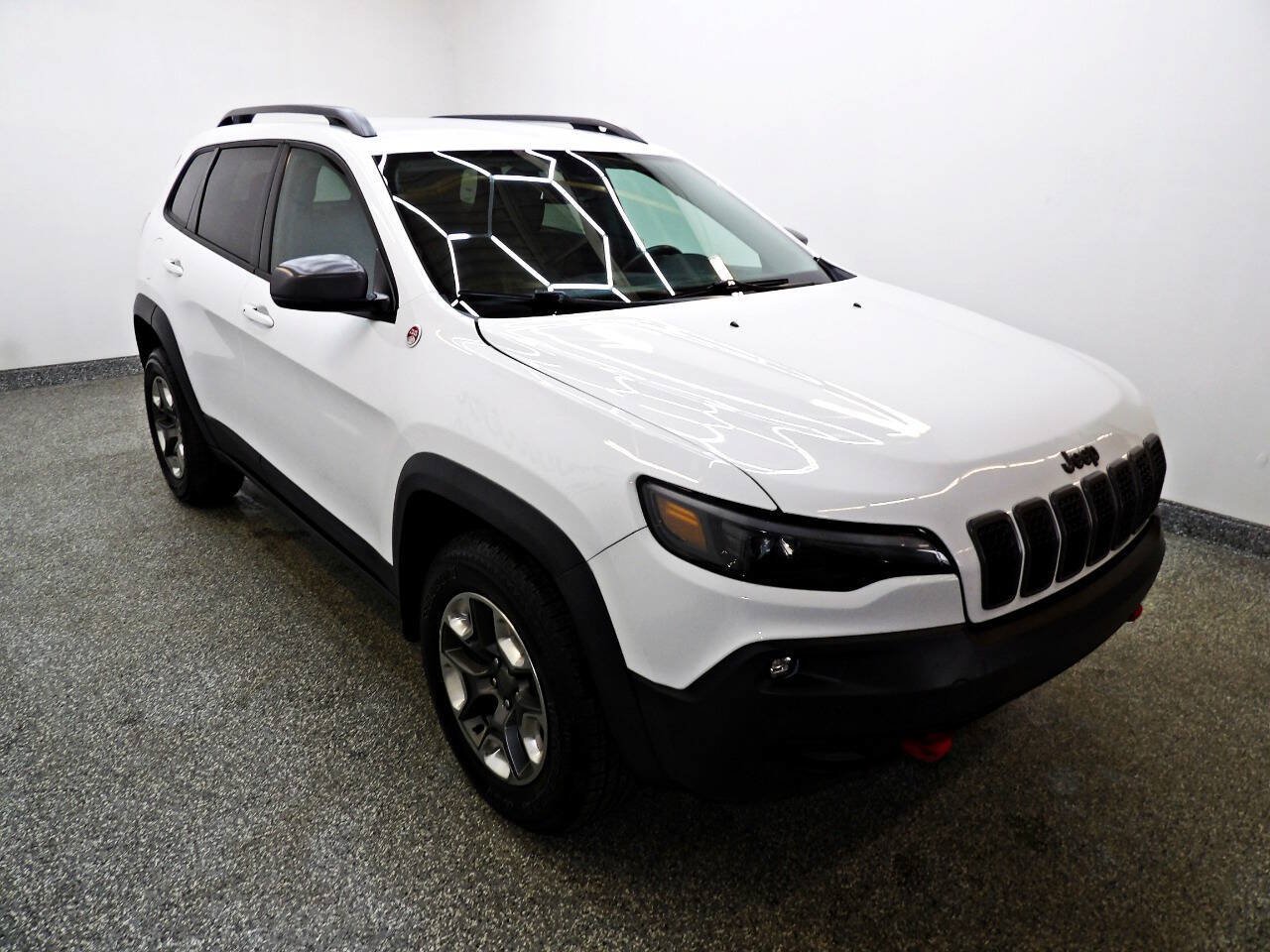 Used 2019 Jeep Cherokee Trailhawk AWD/4WD image 3