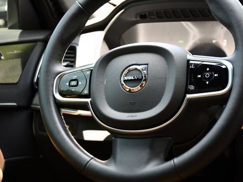 Used 2025 Volvo XC90 T8 Ultra w/ Protection Package Premier AWD/4WD image 20