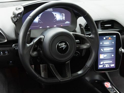 Used 2023 McLaren Artura image 34