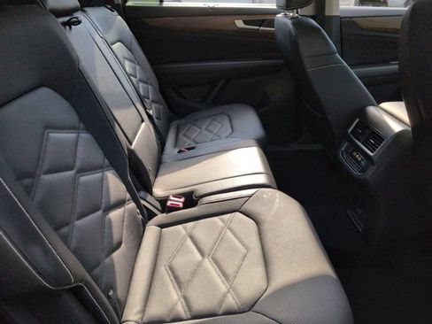 Used 2025 Volkswagen Atlas SE FWD image 30