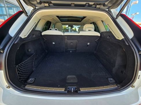Used 2022 Volvo XC60 B5 Momentum AWD/4WD image 23