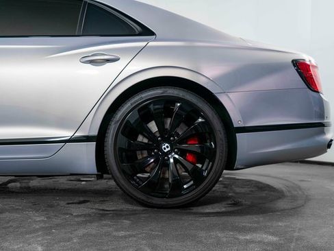 Used 2022 Bentley Flying Spur W12 image 13