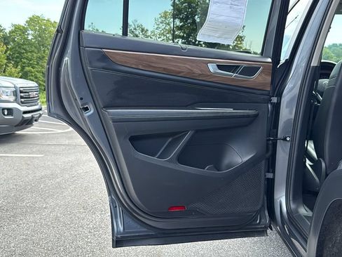Used 2024 Volkswagen Atlas SE w/ Panoramic Sunroof Package AWD/4WD image 24