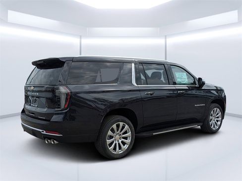 New 2025 Chevrolet Suburban Premier image 4
