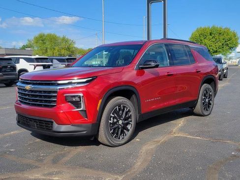New 2026 Chevrolet Traverse LT w/ Sun and Wheel Package AWD/4WD image 4