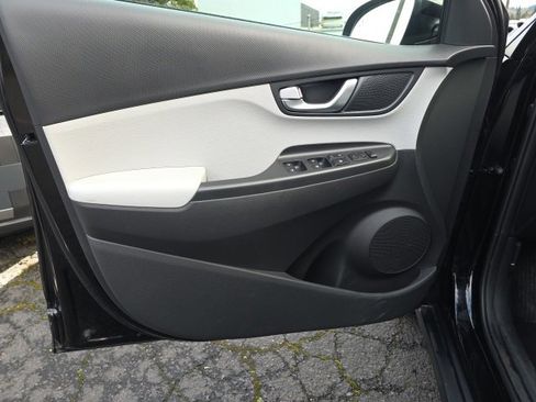 Used 2023 Hyundai Kona SE w/ Cargo Package image 8