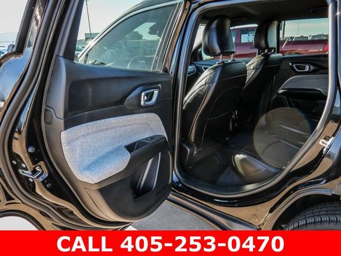 Used 2024 Jeep Compass Latitude AWD/4WD image 23