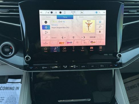 Used 2023 Jeep Wagoneer 4WD image 29