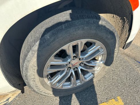 Used 2021 GMC Yukon SLT w/ SLT Luxury Package image 6