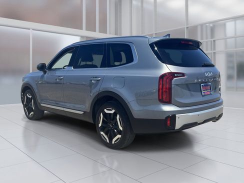 Used 2024 Kia Telluride S w/ S Sunroof Package FWD image 3