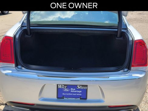 Used 2021 Chrysler 300 Touring RWD image 6