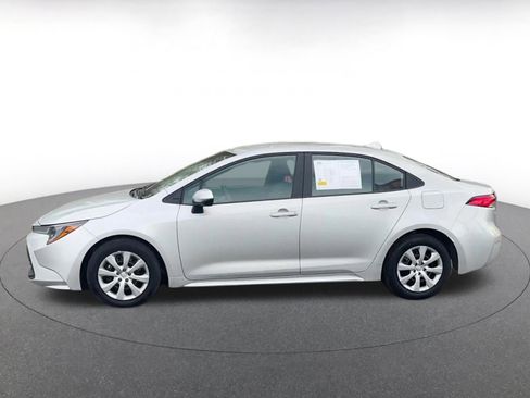 Used 2025 Toyota Corolla LE image 9