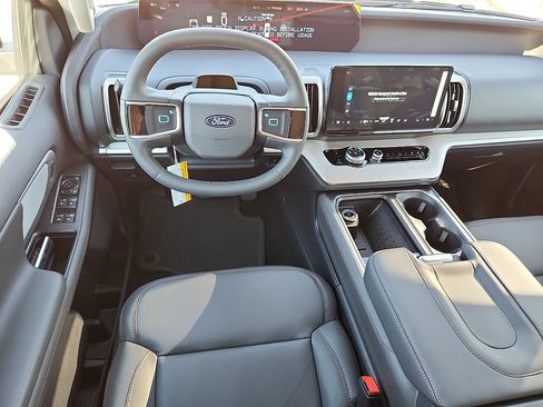 New 2025 Ford Expedition Active image 10