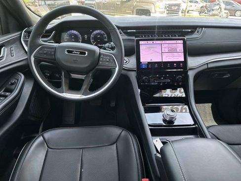 Certified 2025 Jeep Grand Cherokee Limited w/ Luxury Tech Group II image 27