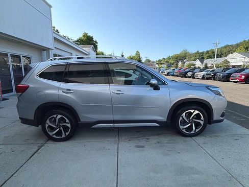 Used 2023 Subaru Forester Touring AWD/4WD image 6