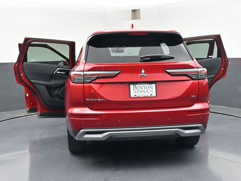 Used 2025 Mitsubishi Outlander SE FWD image 48