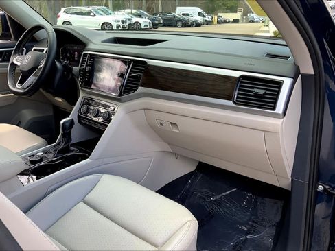 Used 2023 Volkswagen Atlas SE w/ Panoramic Sunroof Package AWD/4WD image 18