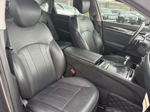 Used 2018 Genesis G80 3.8 RWD image 14