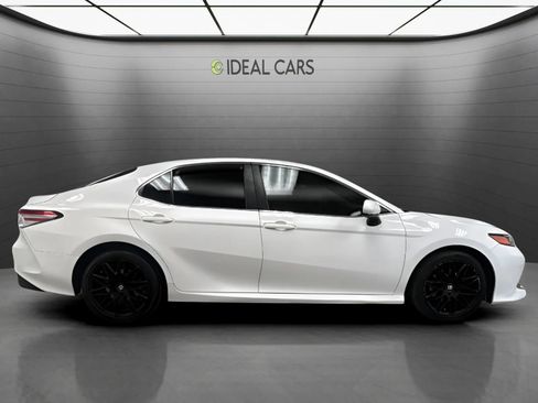 Used 2018 Toyota Camry LE FWD image 4