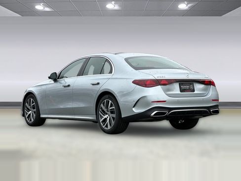 Used 2026 Mercedes-Benz E 350 4MATIC Sedan image 3