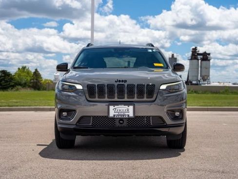 Used 2023 Jeep Cherokee Altitude Lux AWD/4WD image 2