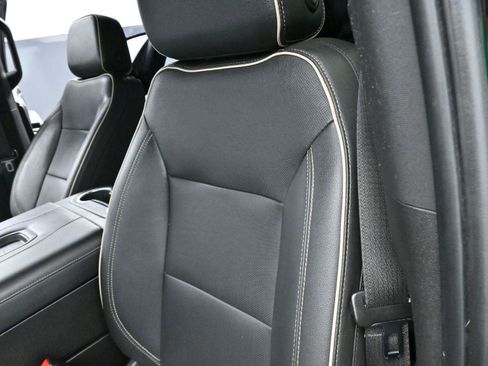 Used 2021 GMC Yukon XL SLT w/ SLT Premium Package image 18