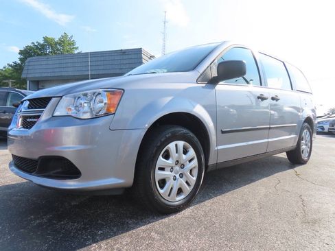 Used 2016 Dodge Grand Caravan American Value Package w/ UConnect Hands-Free Group FWD image 4