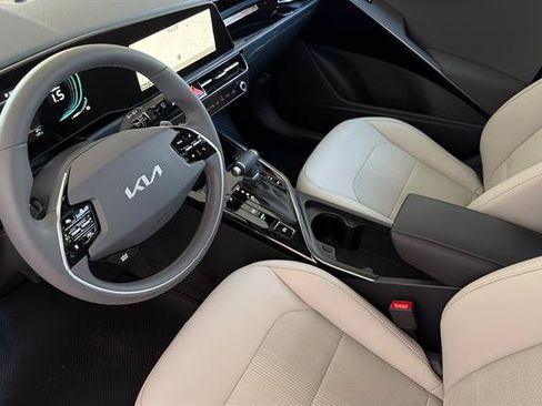 New 2026 Kia Niro EX FWD image 10