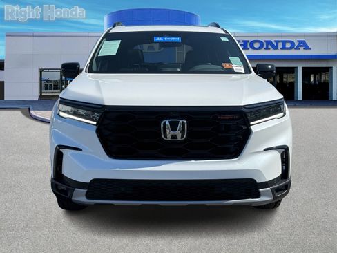 Used 2025 Honda Pilot TrailSport image 7