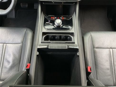 Used 2024 Jeep Wagoneer Series II w/ Flexible Seating Group image 11