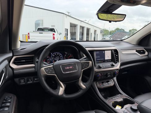Used 2023 GMC Acadia Denali w/ Denali Ultimate Package AWD/4WD image 13