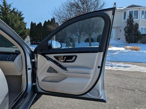 Used 2022 Mercedes-Benz S 580 4MATIC Sedan w/ Warmth & Comfort Package image 10