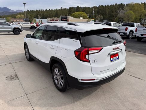 Used 2024 GMC Terrain SLT AWD/4WD image 3