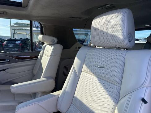 Used 2024 Cadillac Escalade ESV Sport Platinum AWD/4WD image 39