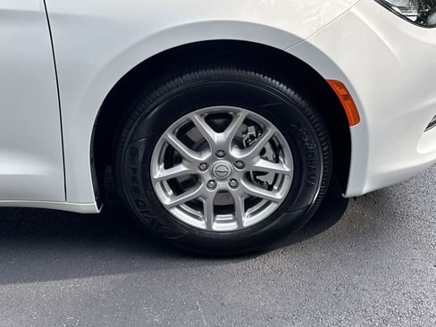 New 2025 Chrysler Voyager LX image 11