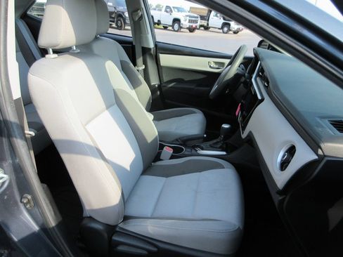 Used 2018 Toyota Corolla LE FWD image 17