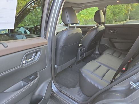 Used 2023 Nissan Rogue SL w/ SL Premium Package image 28