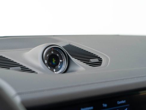 Used 2025 Porsche Cayenne S image 26