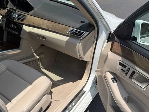Used 2014 Mercedes-Benz E 350 4MATIC Sedan image 9