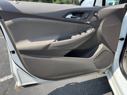 Used 2017 Chevrolet Cruze LT FWD image 12