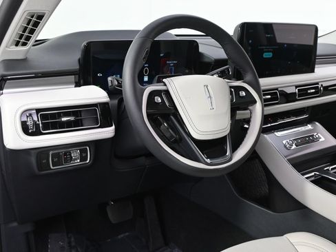 New 2026 Lincoln Aviator AWD image 11