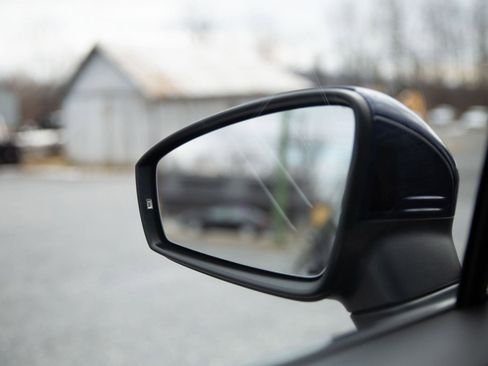 Used 2022 Volkswagen Tiguan SEL R-Line image 10