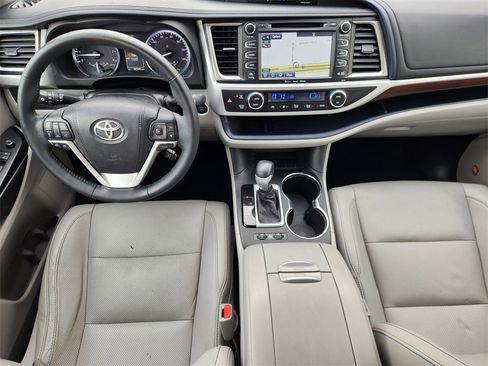 Used 2016 Toyota Highlander Limited Platinum image 25