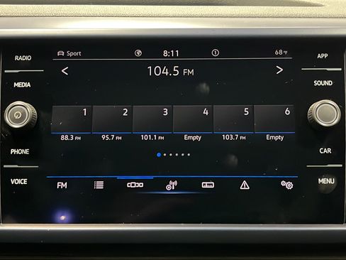 Used 2022 Volkswagen Taos SE w/ Panoramic Sunroof Package FWD image 15