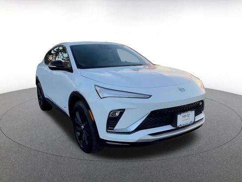 Used 2025 Buick Envista Sport Touring image 3