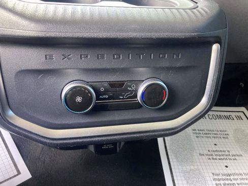 Used 2025 Ford Expedition Active RWD image 19