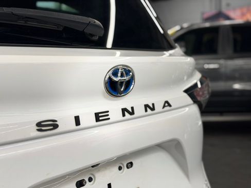 Used 2021 Toyota Sienna LE FWD image 7
