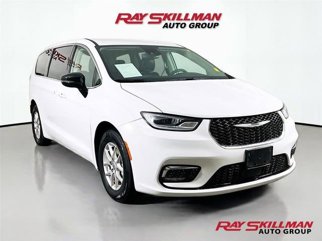 Used 2024 Chrysler Pacifica Touring-L FWD image 1