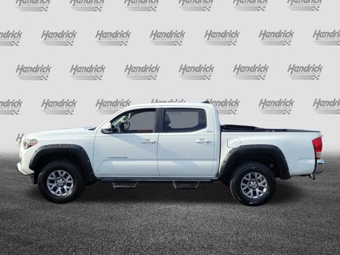 Used 2017 Toyota Tacoma SR5 w/ SR5 Appearance Package (SM) RWD image 4