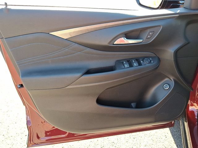 Used 2025 Buick Envista Sport Touring w/ Convenience I Package FWD image 21